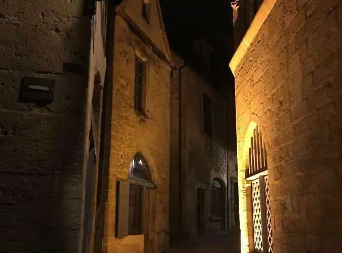 Maison De Charme Dans La Cité Сasa de vacaciones *